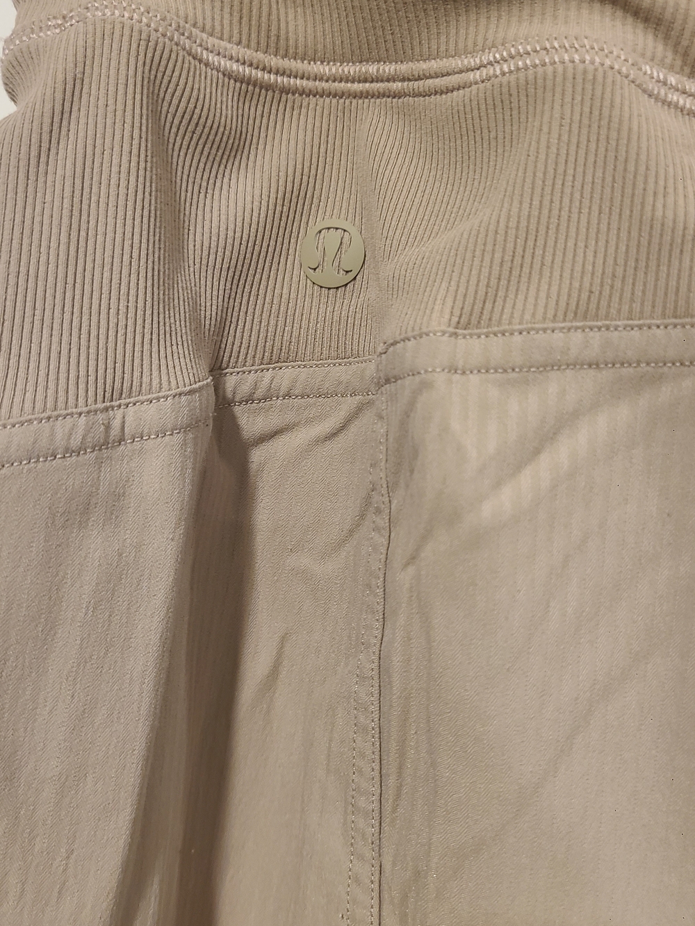 lululemon athletica women Dance Studio Shorts Size 6 Oak
